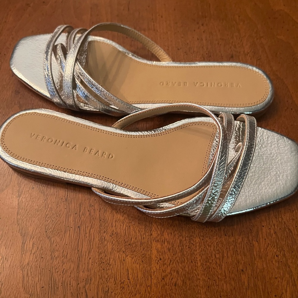 New never worn Veronica Beard flat sandals